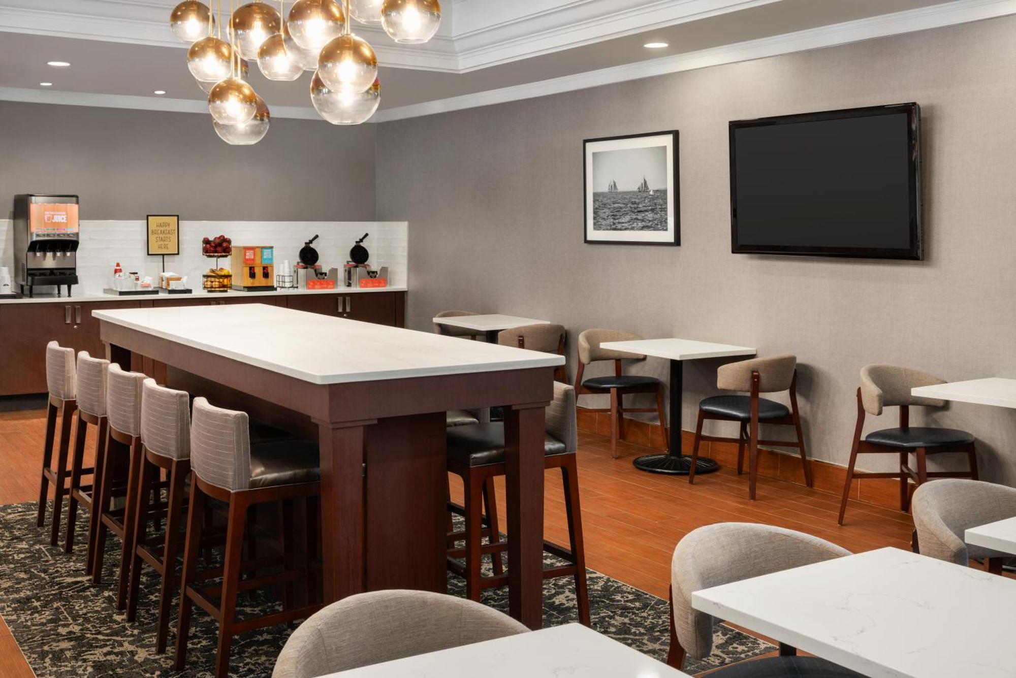 Hampton Inn By Hilton Boston/Кембридж Экстерьер фото