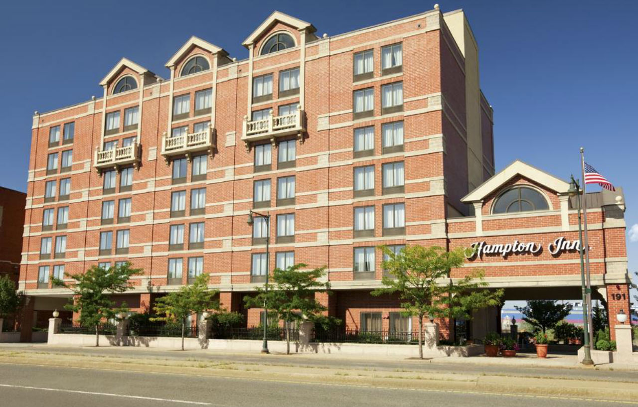 Hampton Inn By Hilton Boston/Кембридж Экстерьер фото